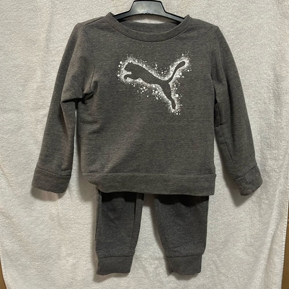 Boys Puma gently used jogging suit and sweatshirt 4T
